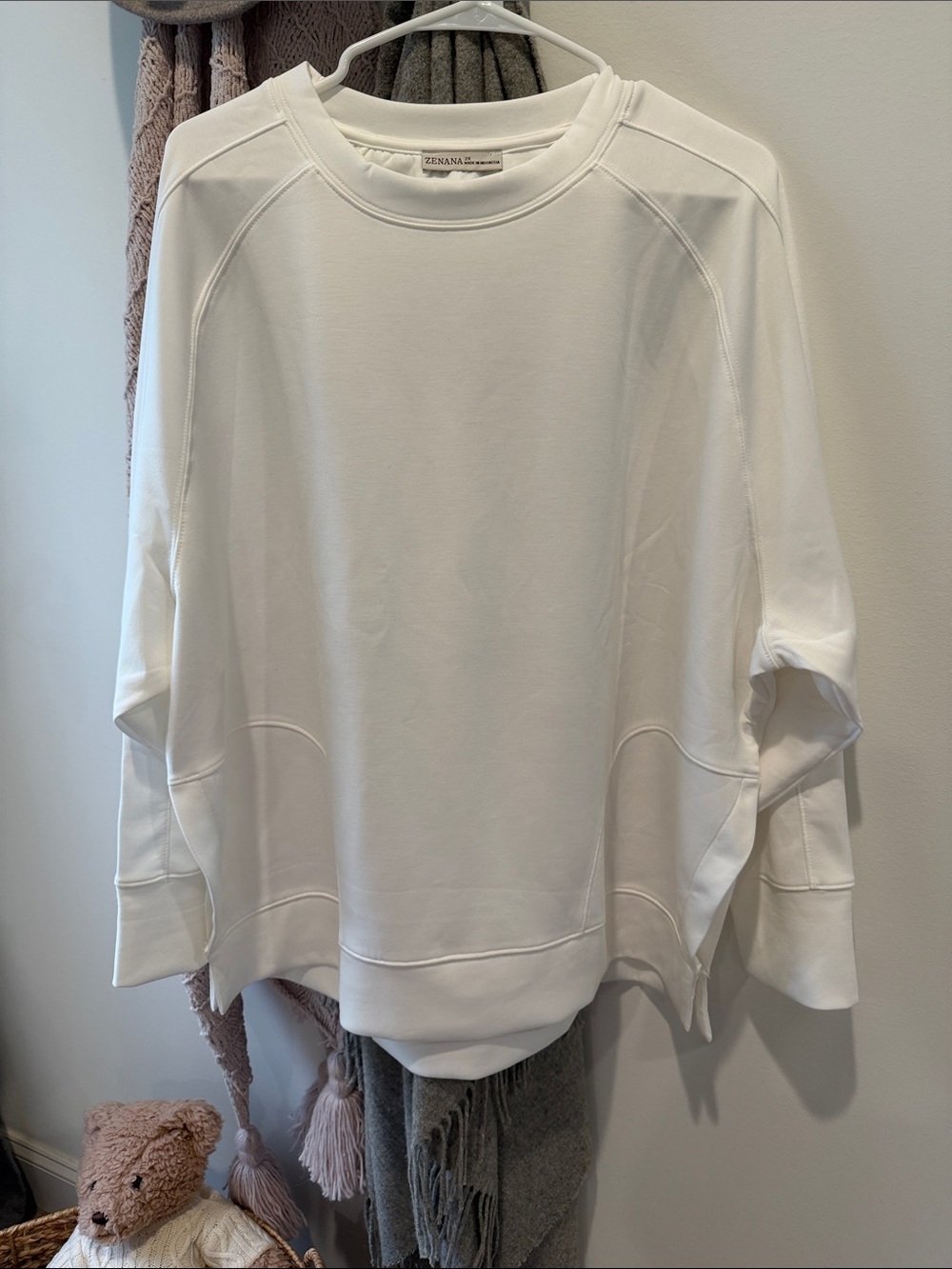 Zenana Outfitters Women’s White Crewneck Pullover